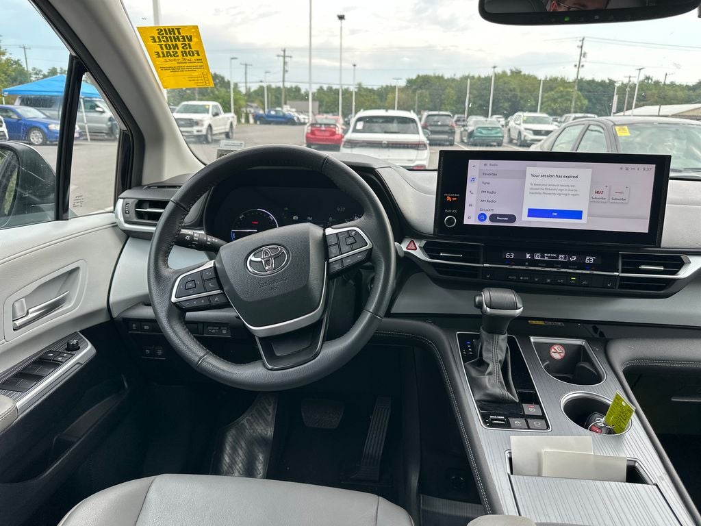 2025 Toyota Sienna XLE 8 Passenger