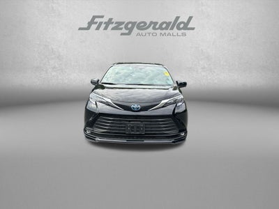 2025 Toyota Sienna XLE 8 Passenger