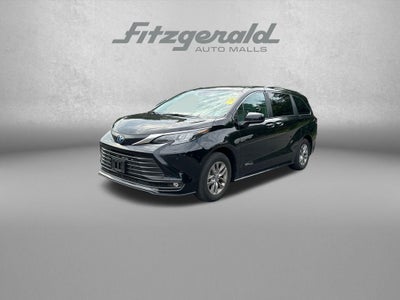 2025 Toyota Sienna XLE 8 Passenger