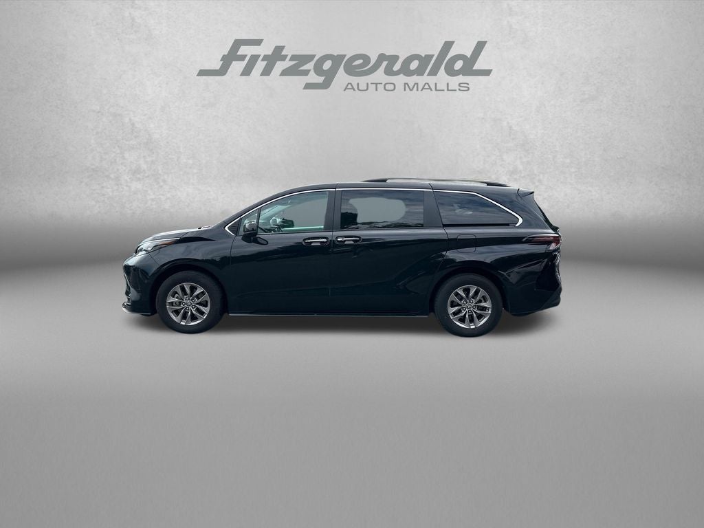 2025 Toyota Sienna XLE 8 Passenger