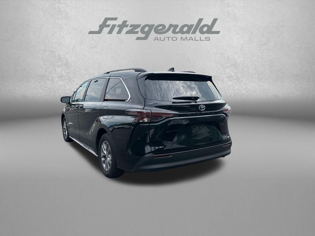 2025 Toyota Sienna XLE 8 Passenger