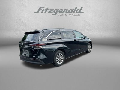 2025 Toyota Sienna XLE 8 Passenger