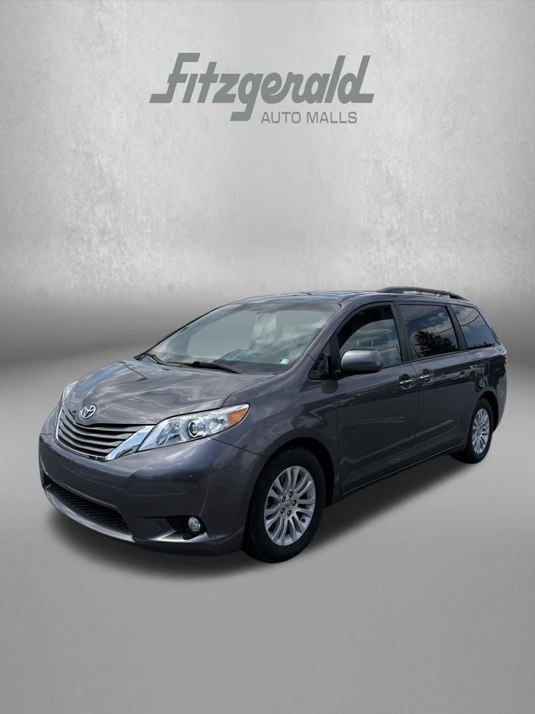 2017 Toyota SIENNA XLE 3.5L XLE 8 Passenger