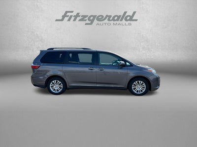 2017 Toyota SIENNA XLE 3.5L XLE 8 Passenger