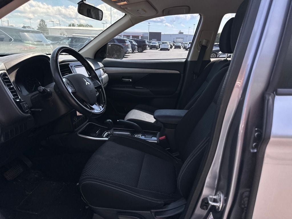 2017 Mitsubishi Outlander ES