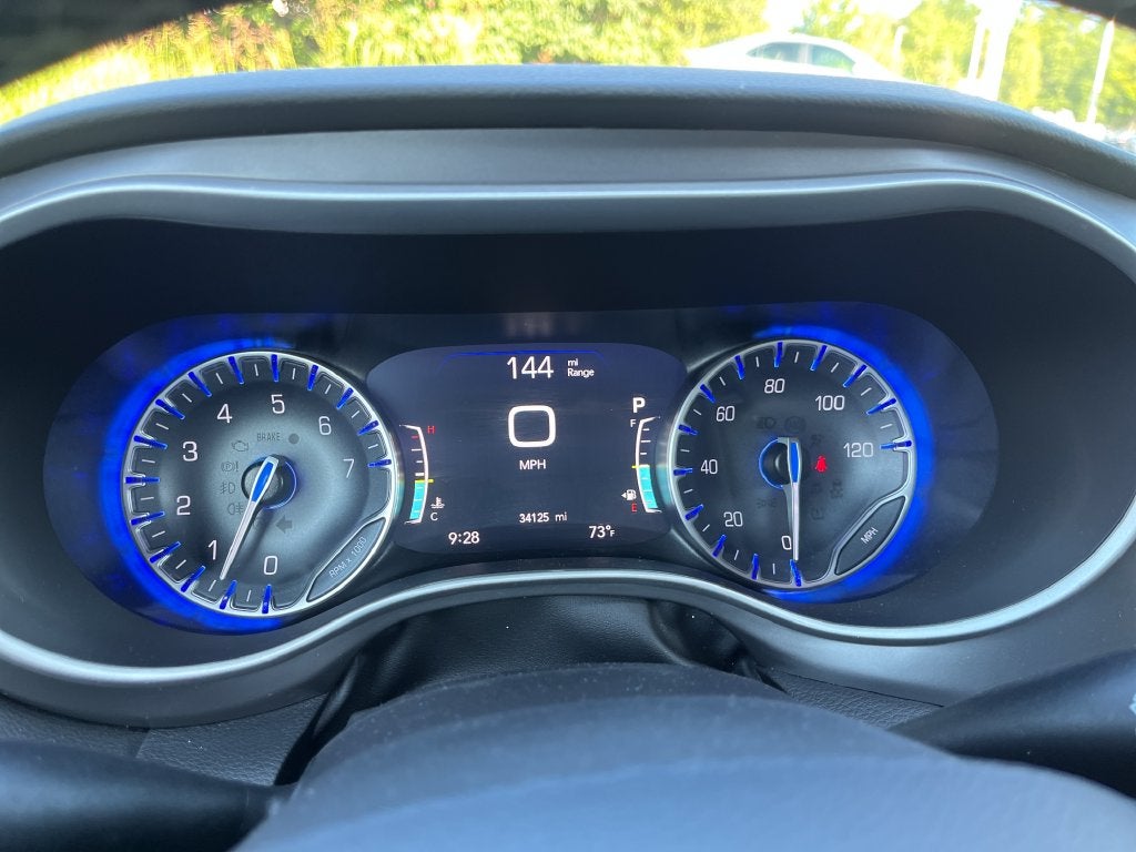2025 Chrysler Pacifica Select
