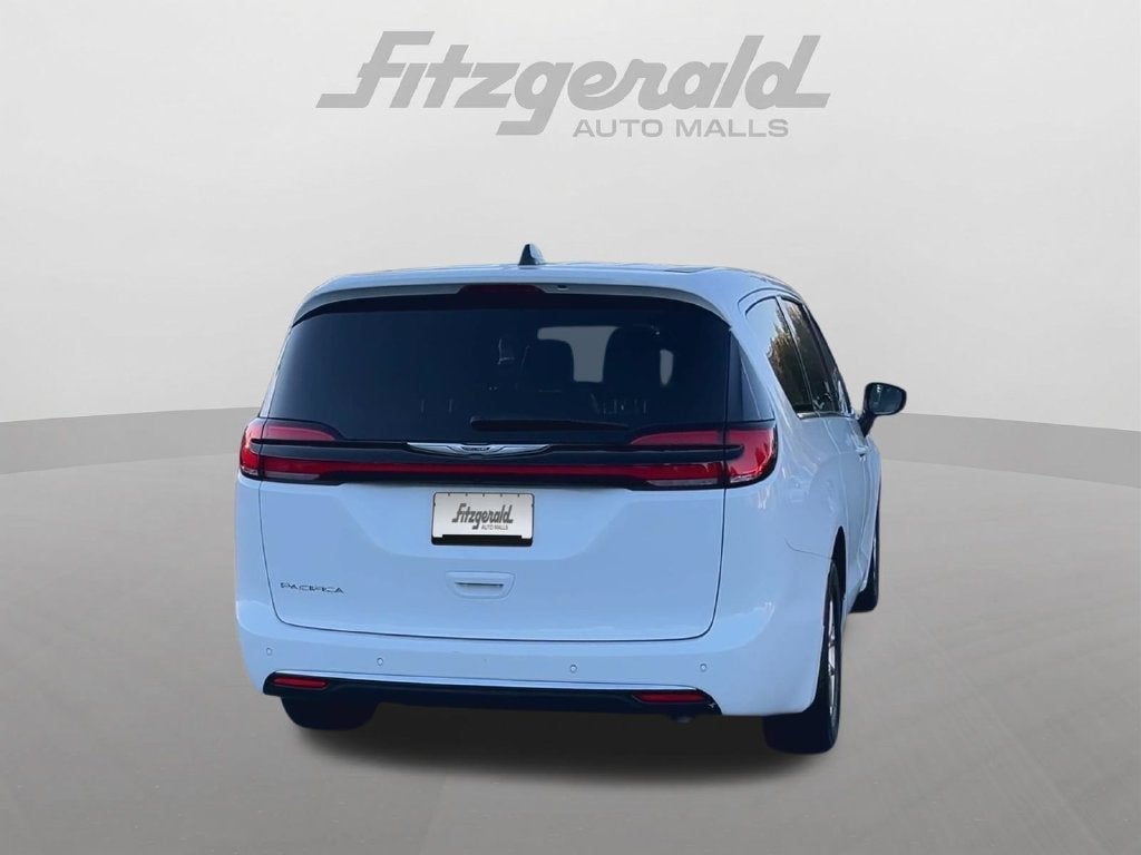 2025 Chrysler Pacifica Select