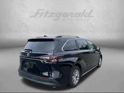 2025 Toyota Sienna XLE 8 Passenger