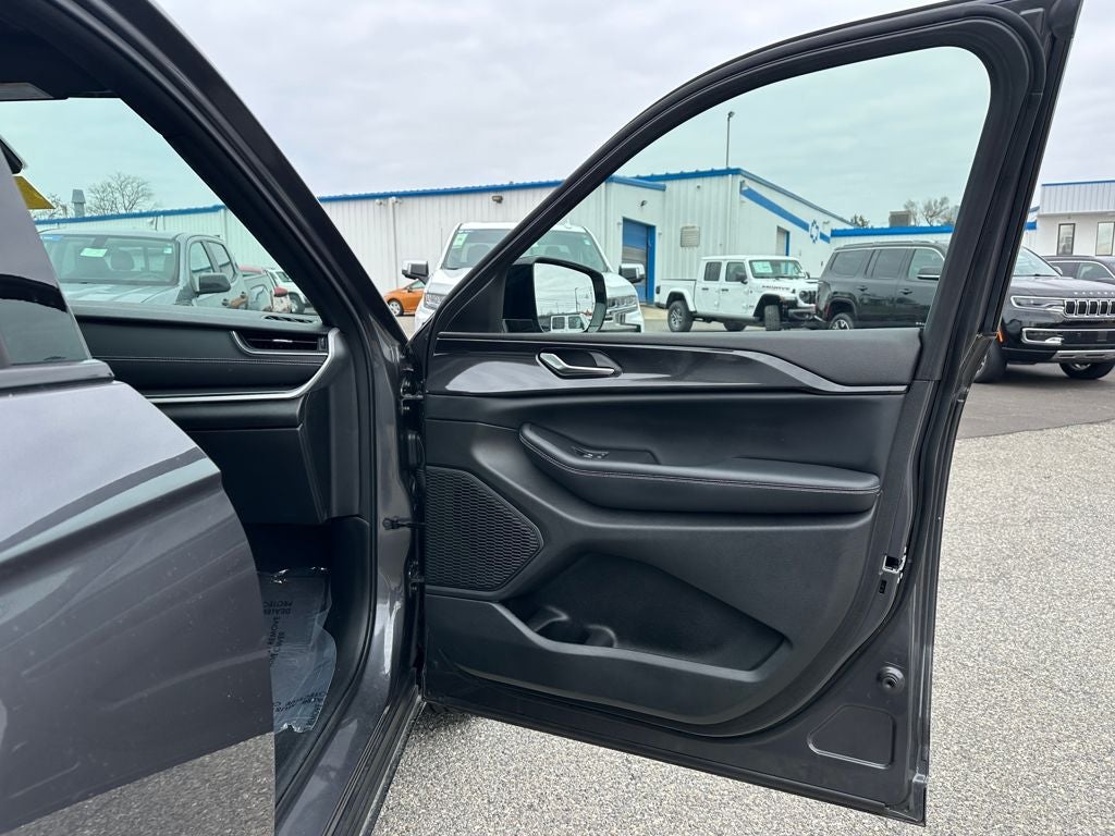 2023 Jeep Grand Cherokee L Altitude 4x4