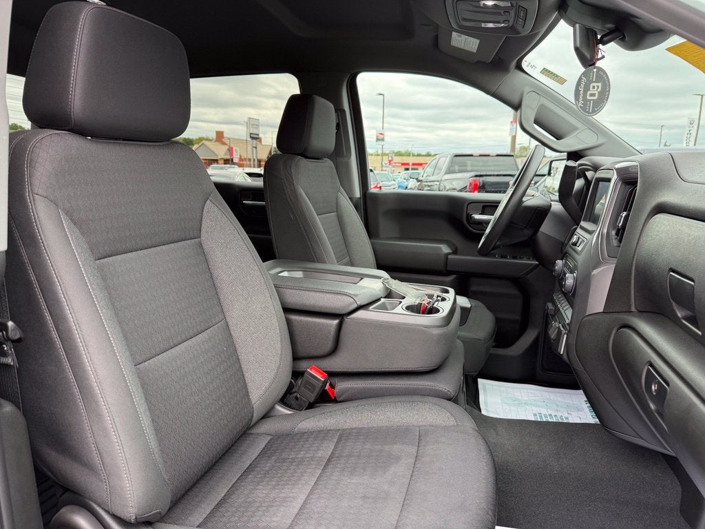 2023 Chevrolet Silverado 1500 4WD Crew Cab Short Bed Custom