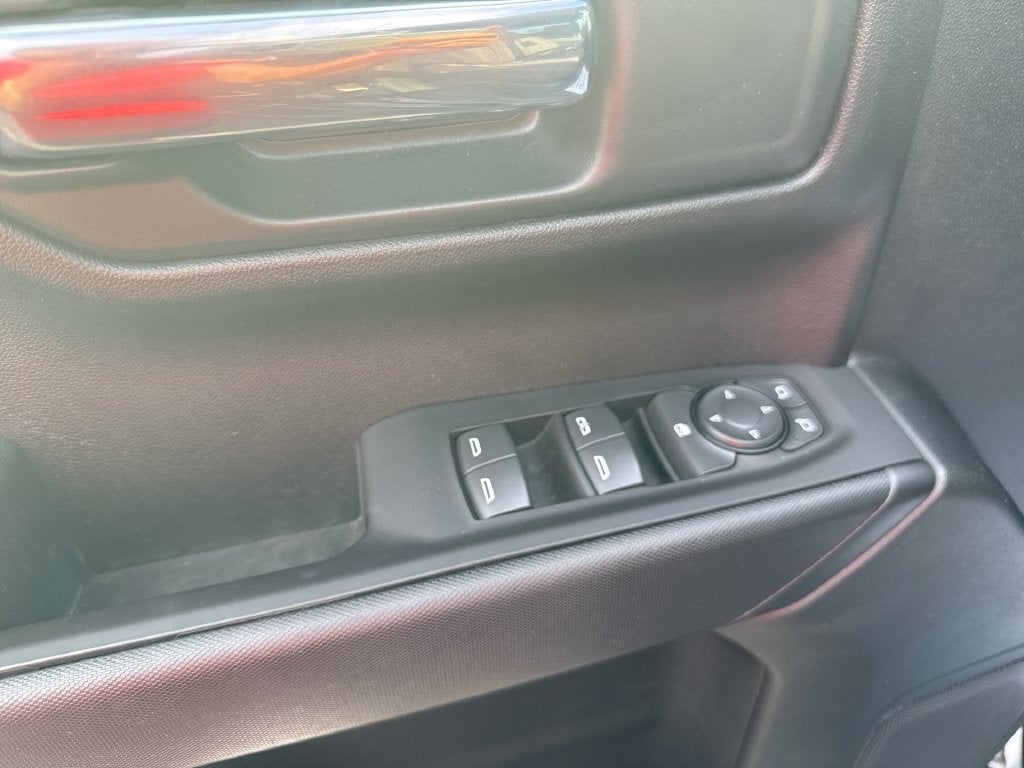 2023 Chevrolet Silverado 1500 4WD Crew Cab Short Bed Custom