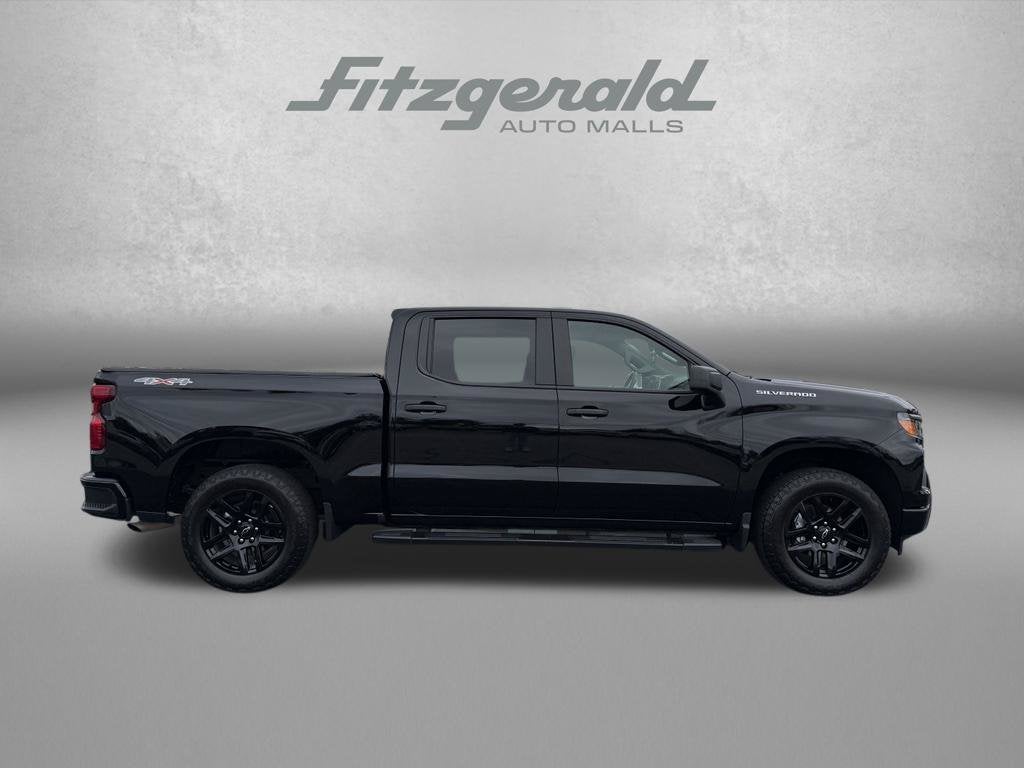 2023 Chevrolet Silverado 1500 4WD Crew Cab Short Bed Custom