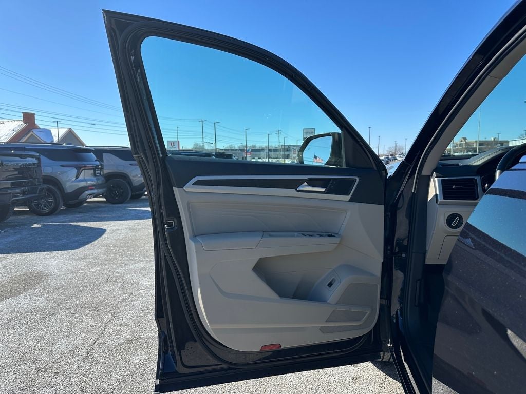 2023 Volkswagen Atlas 3.6L V6 SE w/Technology