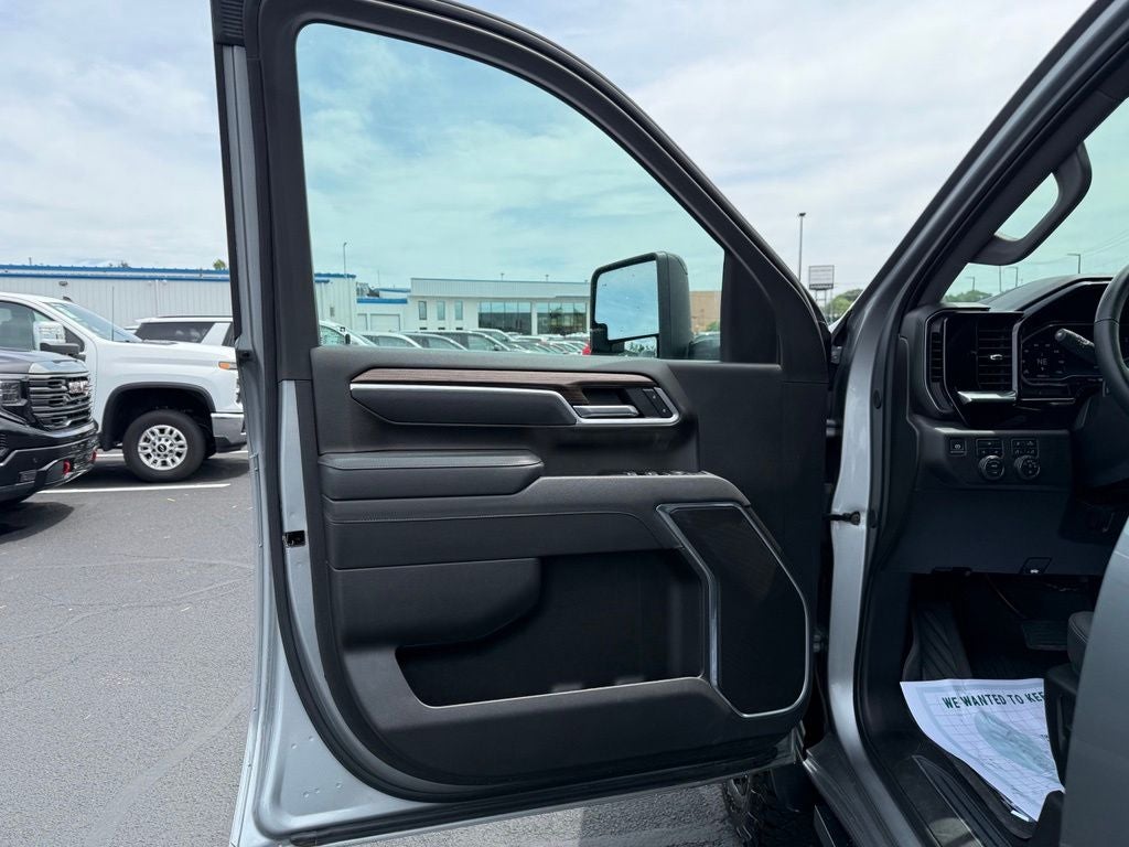 2025 Chevrolet Silverado 2500HD 4WD Crew Cab Standard Bed LT