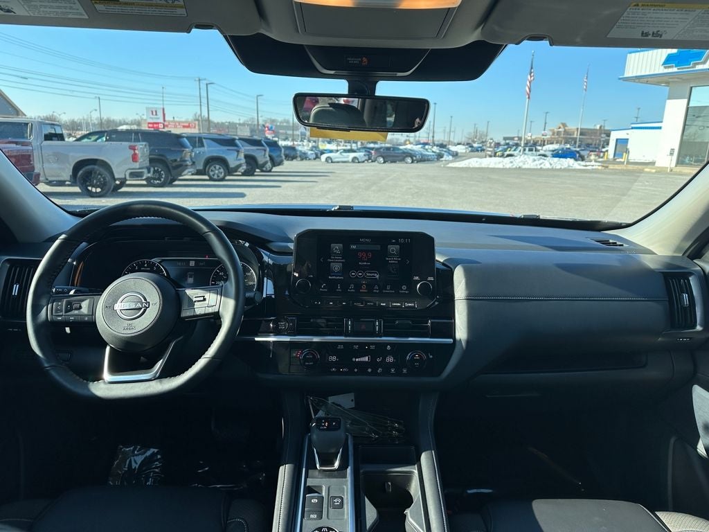 2025 Nissan Pathfinder SL 4WD