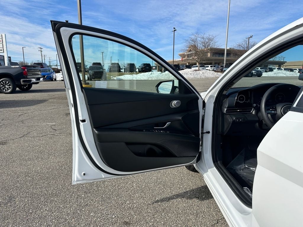 2024 Hyundai ELANTRA SEL