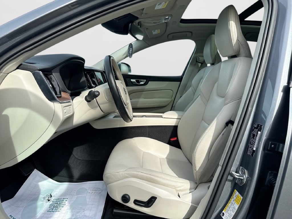 2021 Volvo XC60 T5 Momentum