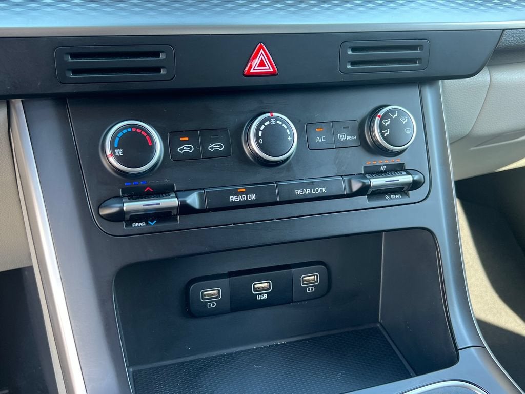 2024 Kia Carnival LX