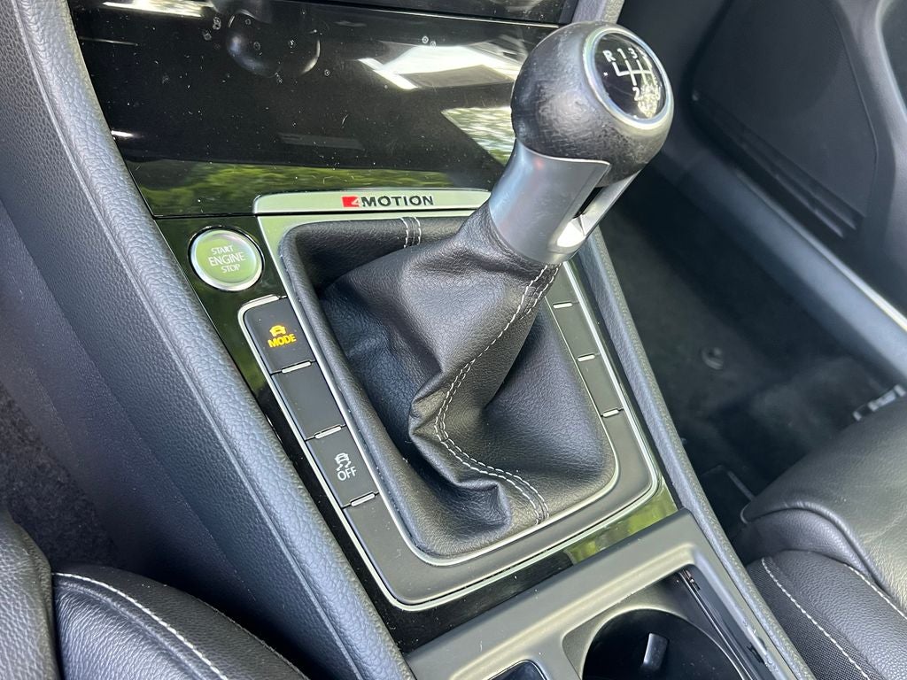 2017 Volkswagen Golf R DCC & Navigation 4Motion